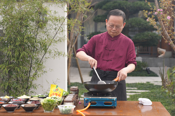 金宫，金宫鸡精，金宫味精，金宫火锅底料，金宫香肠腊肉调料，金宫小龙虾调料，金宫鱼调料，金宫调料定制，金宫调味品定制